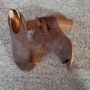 NWOT Express Pep-Toe Heels
